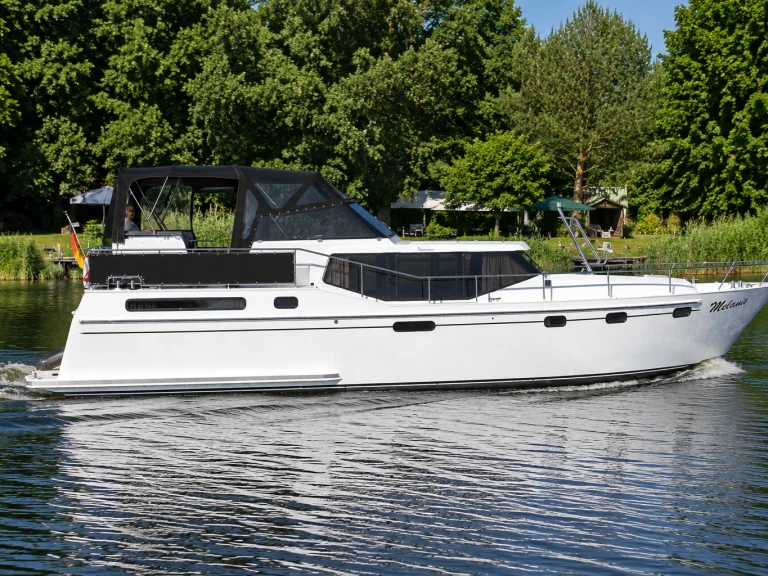 Vacance 1300 charter bareboat or skippered in  Waren (Müritz)