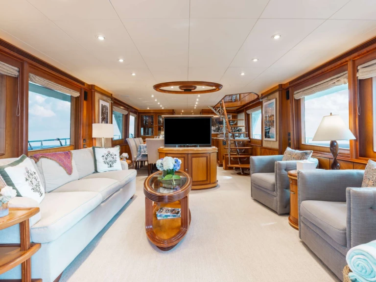 Luxury Yacht to hire Bahamas at the best price
