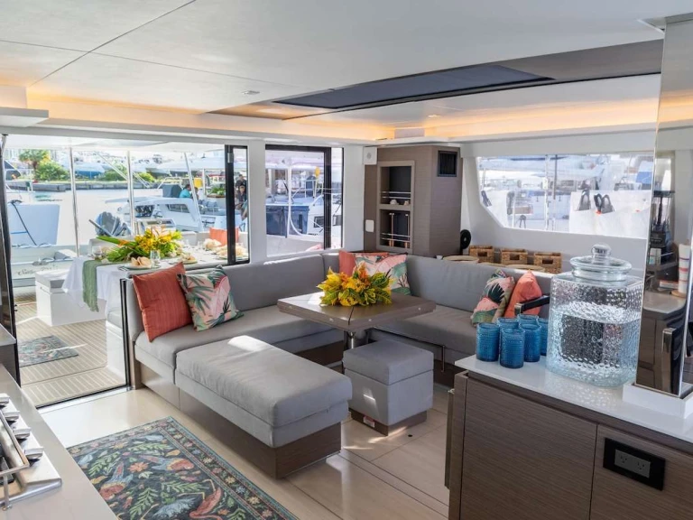Luxury Yacht to hire British Virgin Islands (BVI) at the best price