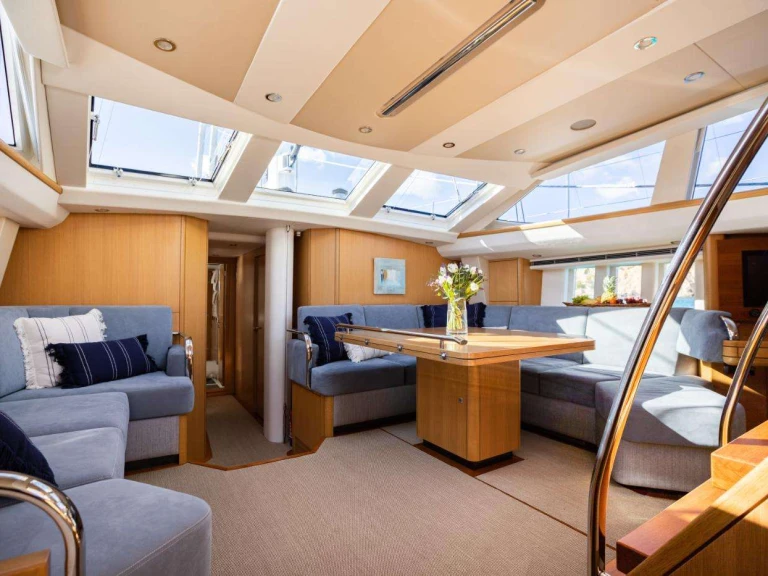 Luxury Yacht hire in French Riviera - Oyster Marine MELLIVORA