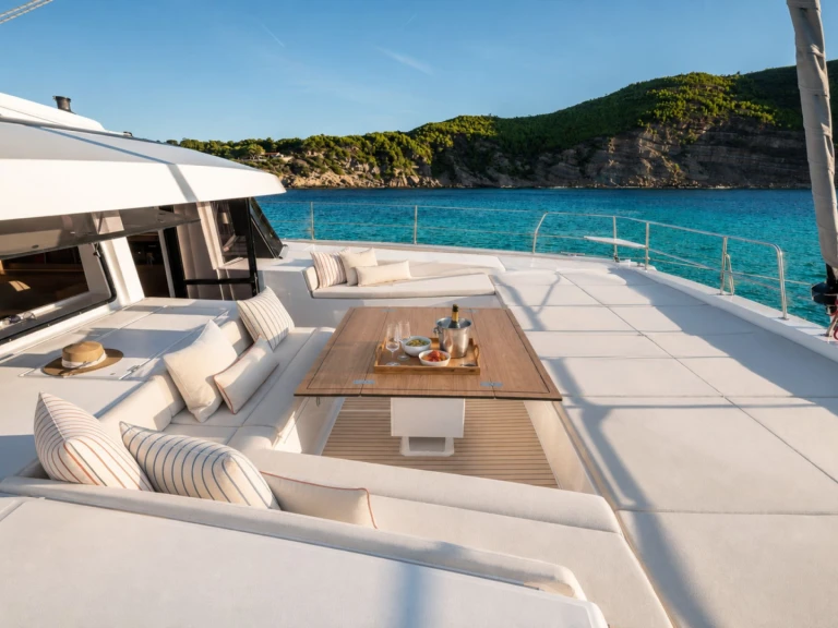 Hire Luxury Yacht Bali with a boat licence