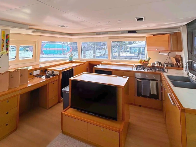 Hire Luxury Yacht with or without skipper Lagoon Bahamas