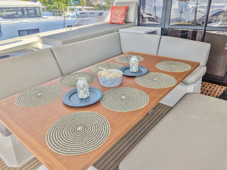 Yacht charter Frenchman's Cay - Fountaine Pajot BEACHCOMBER on SamBoat