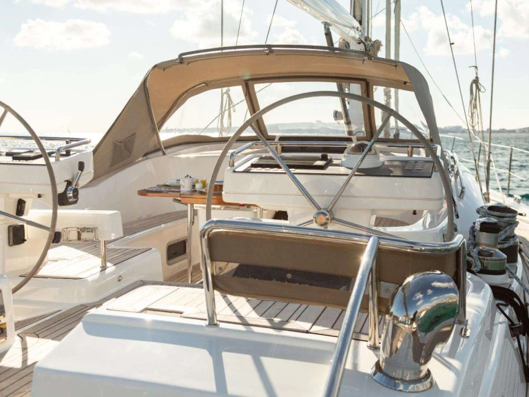 Hire Luxury Yacht with or without skipper Oyster Marine French Riviera