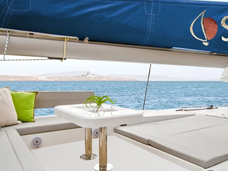 Catamaran to hire Saint George at the best price