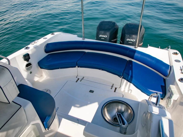 Charter a Custom Made custom in Dubai Marina on Samboat