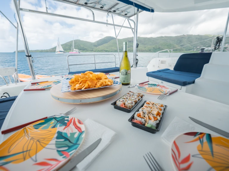 Yacht hire Calliaqua cheap Lagoon 42