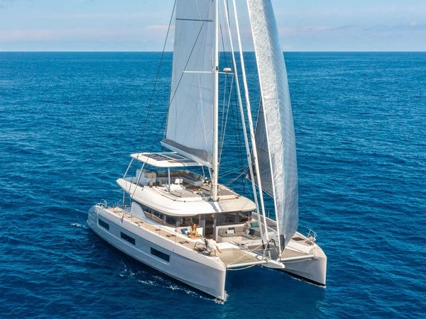Catamaran to hire Bas du Fort at the best price