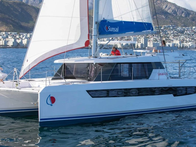 Catamaran to hire Saint George at the best price