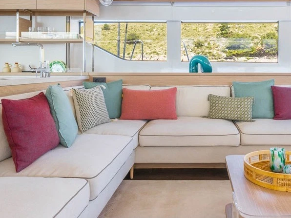 Hire Catamaran Lagoon with a boat licence