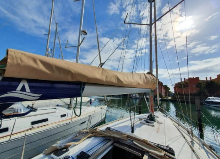 Charter a Dufour Dufour 375 Grand Large in Puerto Sotogrande on Samboat