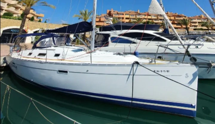 Hire Sailboat with or without skipper Bénéteau Puerto Sotogrande