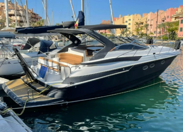 Motorboat to hire Puerto Sotogrande at the best price