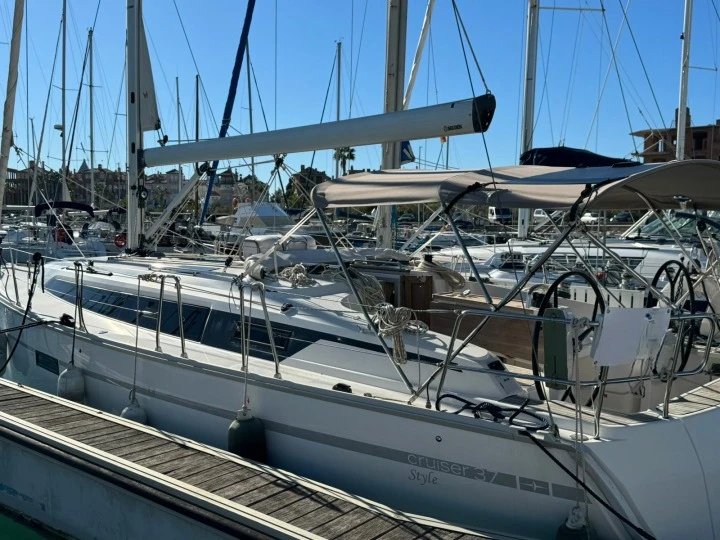 Hire Sailboat Bavaria with a boat licence