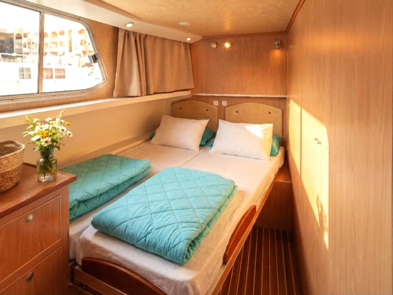 Hire Canal boat Pénichette with a boat licence
