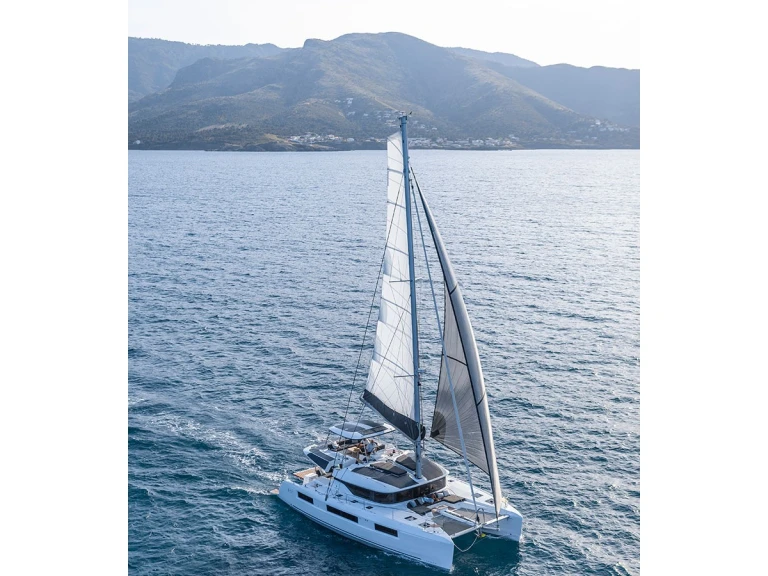 Hire Catamaran Lagoon with a boat licence