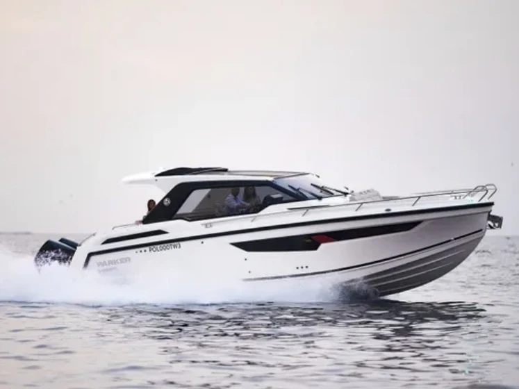 Hire Motorboat Parker with a boat licence