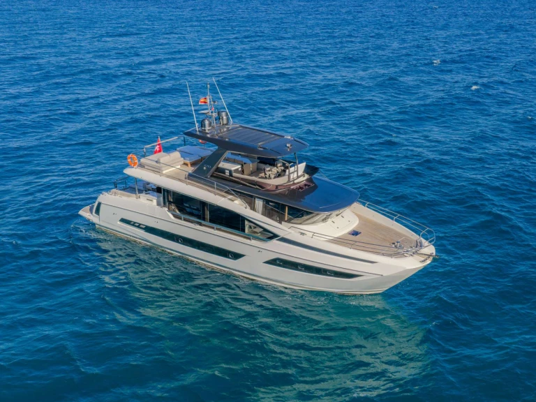 Hire Luxury Yacht with or without skipper Prestige Yachts Naples