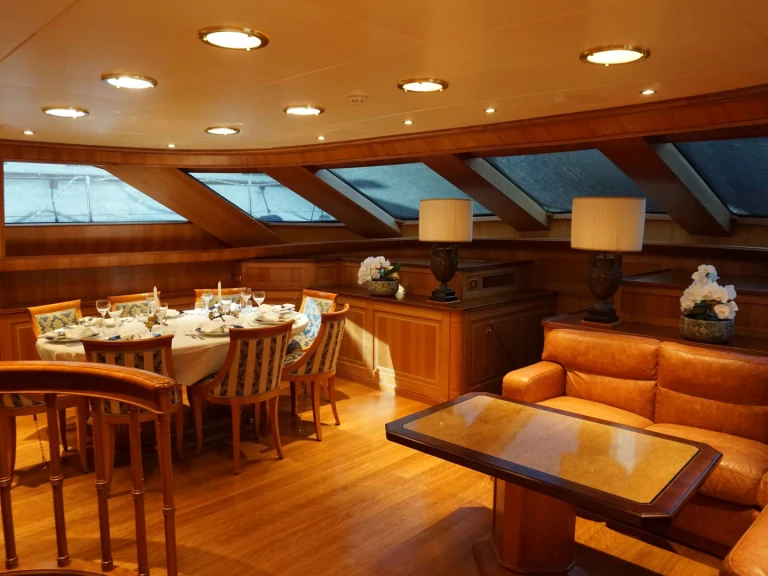 Luxury Yacht to hire Naples at the best price