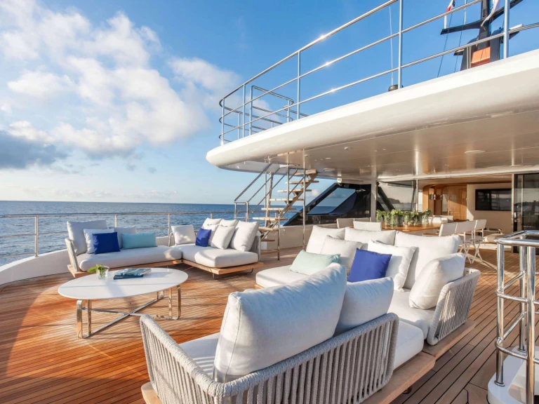 Luxury Yacht hire in Athens - Benetti ANGEL