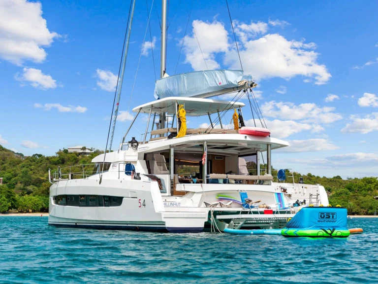Luxury Yacht to hire Frenchman's Cay at the best price