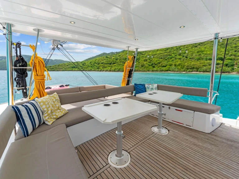 Hire a Bali CHILLIN' HUT Frenchman's Cay