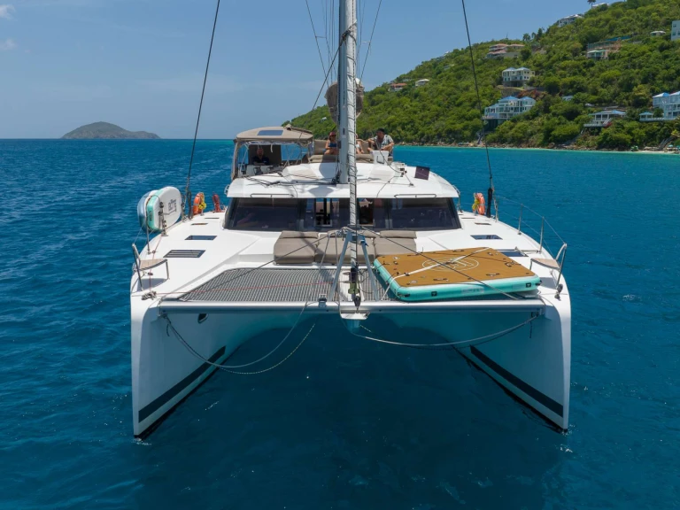 Yacht hire Frenchman's Cay cheap LUNA BLISS