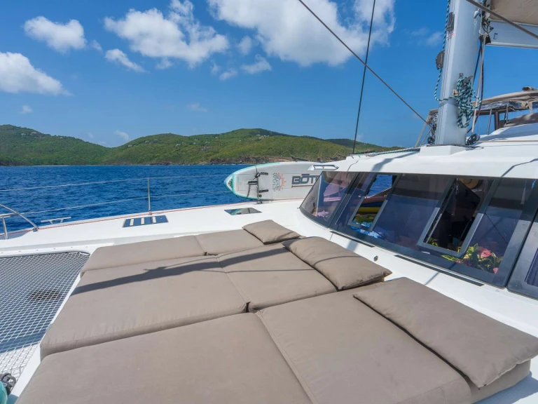 Charter a Fountaine Pajot LUNA BLISS in Frenchman's Cay on Samboat