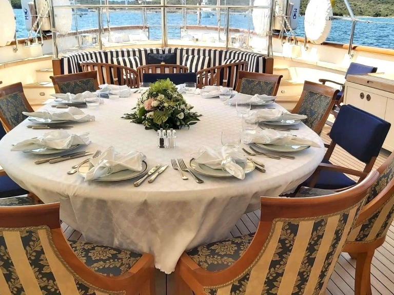 Luxury Yacht to hire Naples at the best price