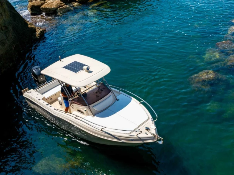 Hire Motorboat Ranieri with a boat licence