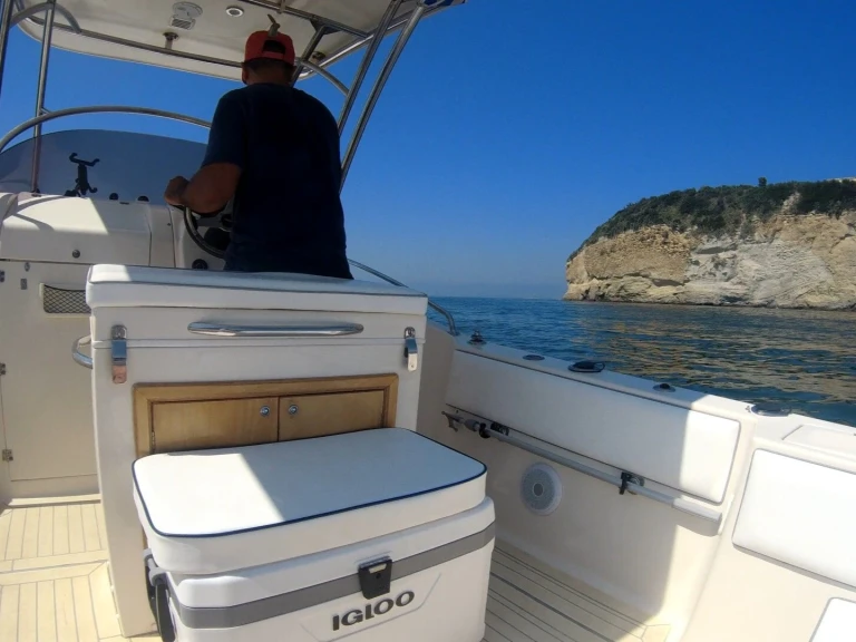 Motorboat to hire Naples at the best price