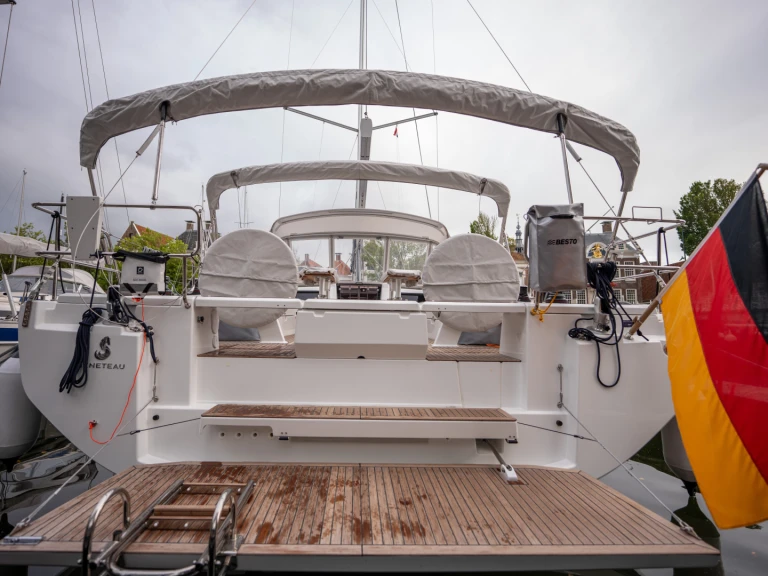Bénéteau Oceanis 47 - 3 cab. charter bareboat or skippered in  Trogir