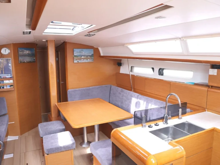 Yacht hire Oban cheap Sun Odyssey 439