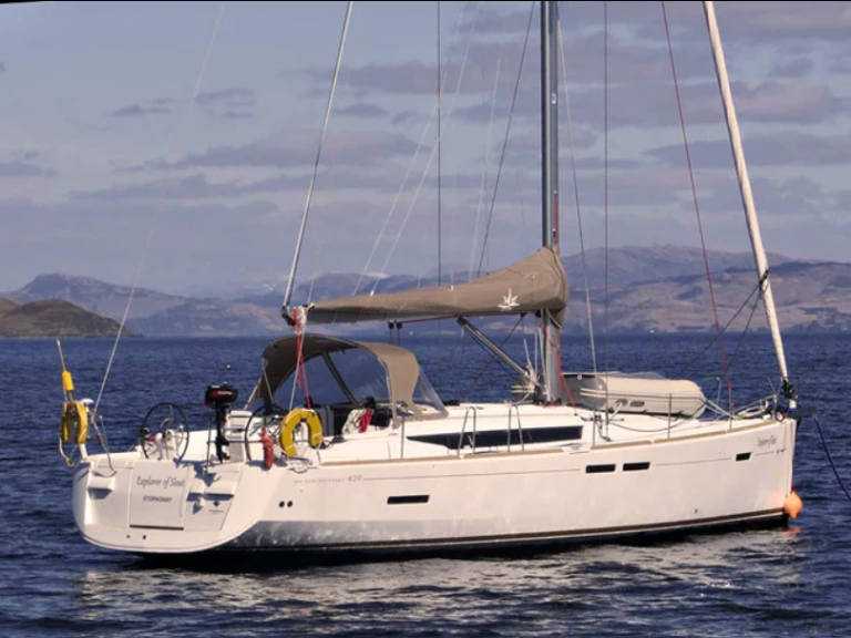 Charter a Jeanneau Sun Odyssey 439 in Oban on Samboat