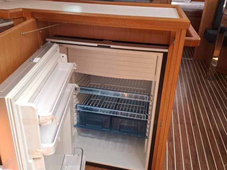 Hire a Bavaria Bavaria C42 Lefkáda