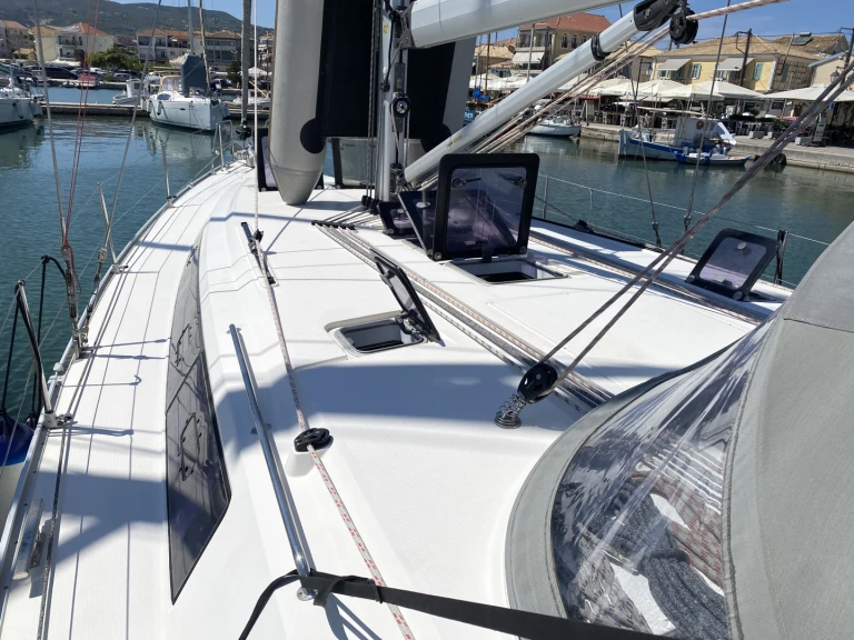Yacht charter Lefkáda - Bavaria Cruiser 46 on SamBoat