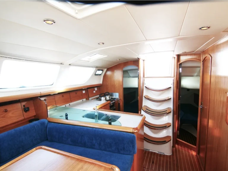 Sailboat hire in Oban - Jeanneau Sun Odyssey 43 DS