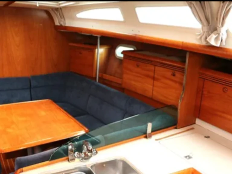 Yacht charter Oban - Jeanneau Sun Odyssey 43 on SamBoat