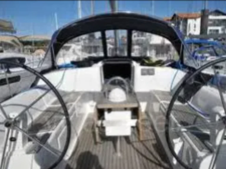 Sailboat hire in Oban - Dufour Dufour 425