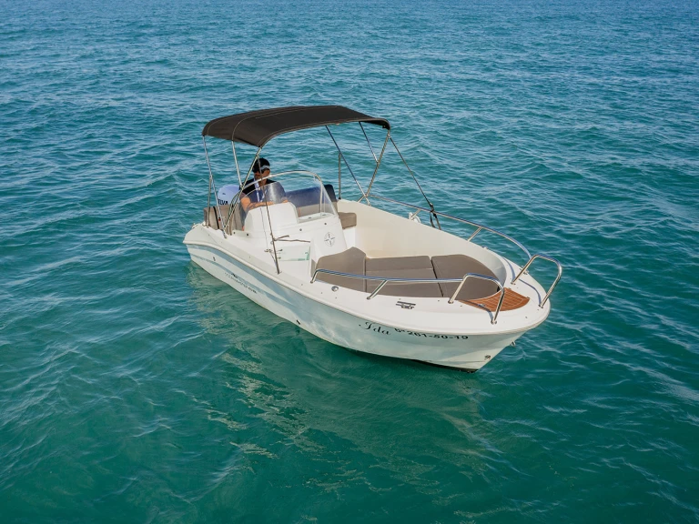 Hire Motorboat Ocean Master with a boat licence