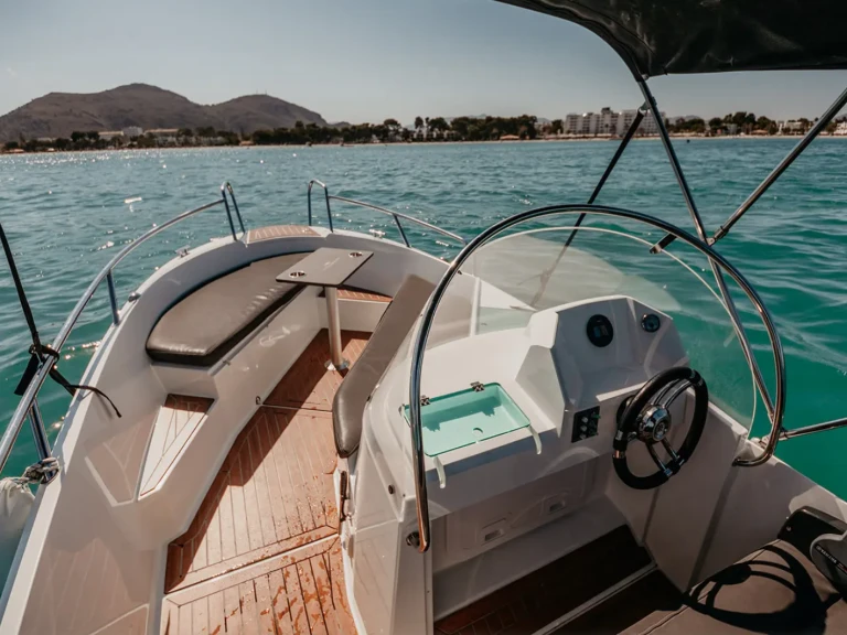 Motorboat to hire Can Picafort at the best price