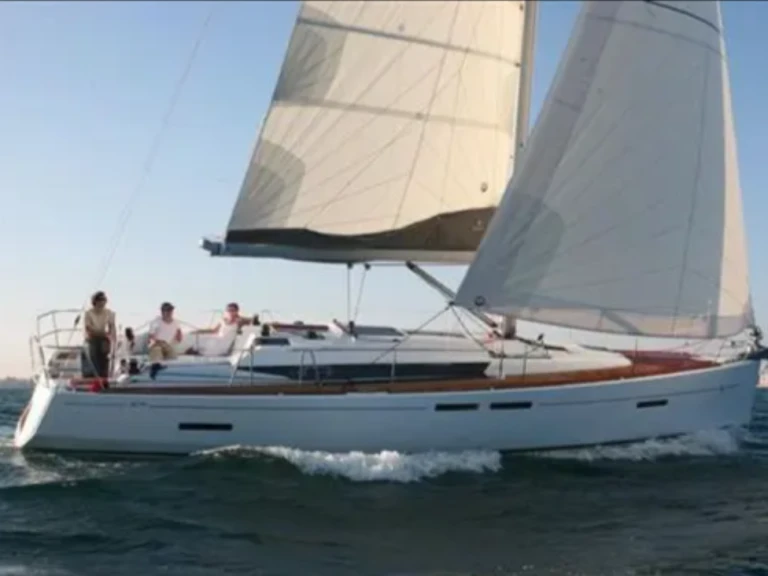 Charter a Jeanneau Sun Odyssey 409 in Oban on Samboat