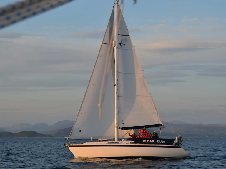 Sailboat hire in Oban - Westerly Oceanranger