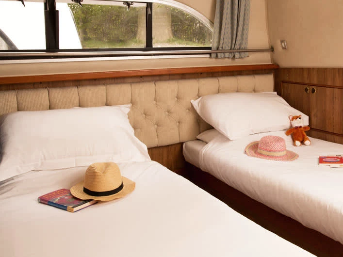 Charter a Le Boat Clipper in Branges on Samboat