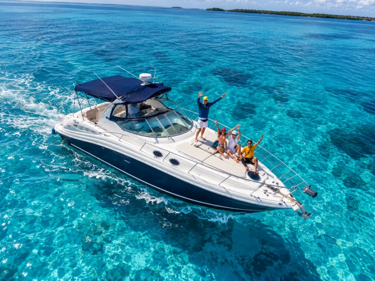Motorboat hire in Cancún - Custom Made custom