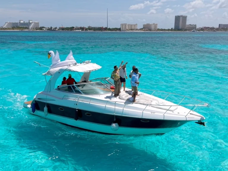 Hire Motorboat Custom Made with a boat licence