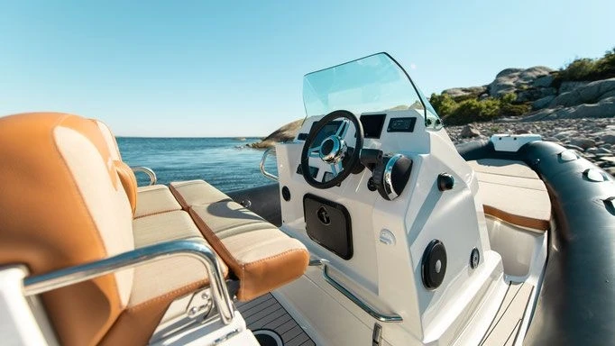 Motorboat to hire Port-Haliguen at the best price