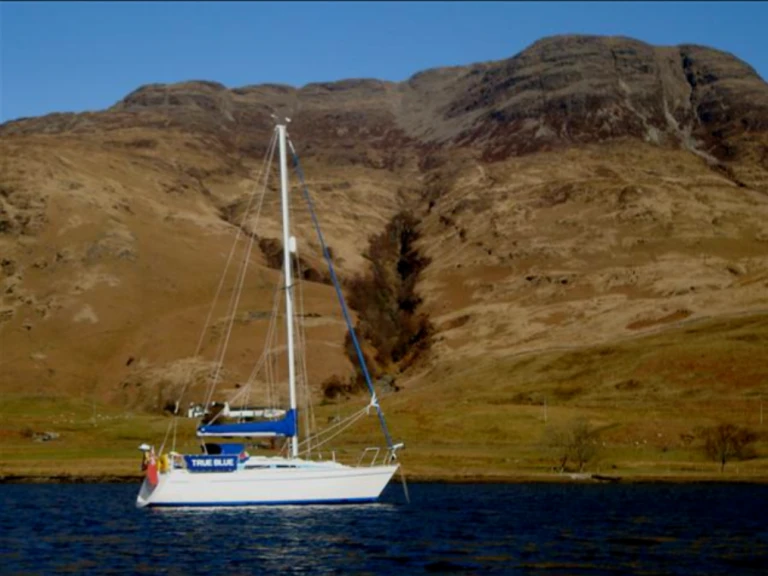 Charter a Moody Moody 31 in Oban on Samboat