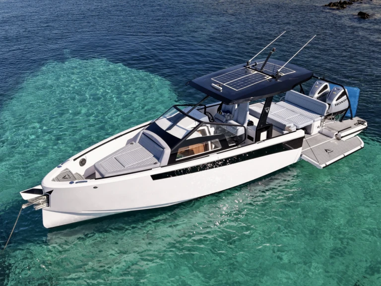 Hire Motorboat Virtue Yacht with a boat licence