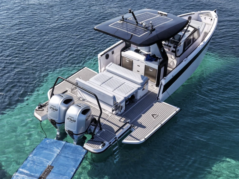 Motorboat to hire Cannigione at the best price